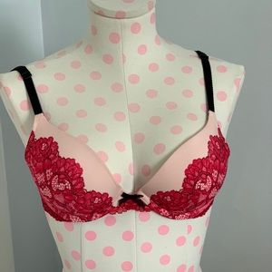 Victoria’s Secret padded bra 32c
